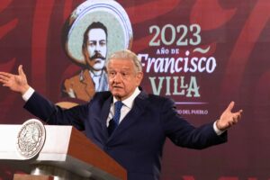 AMLO dice que son “políticos oportunistas” en Estados Unidos